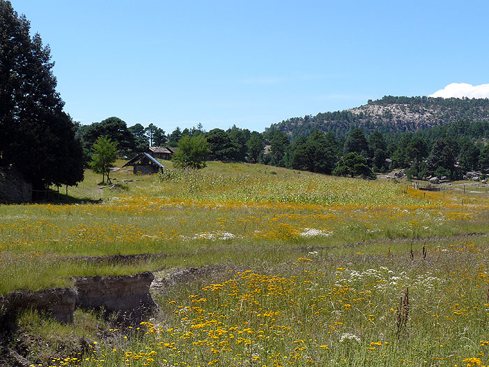 MX0910JF281_valley-of-monks.jpg [&copy; Last Frontiers Ltd]